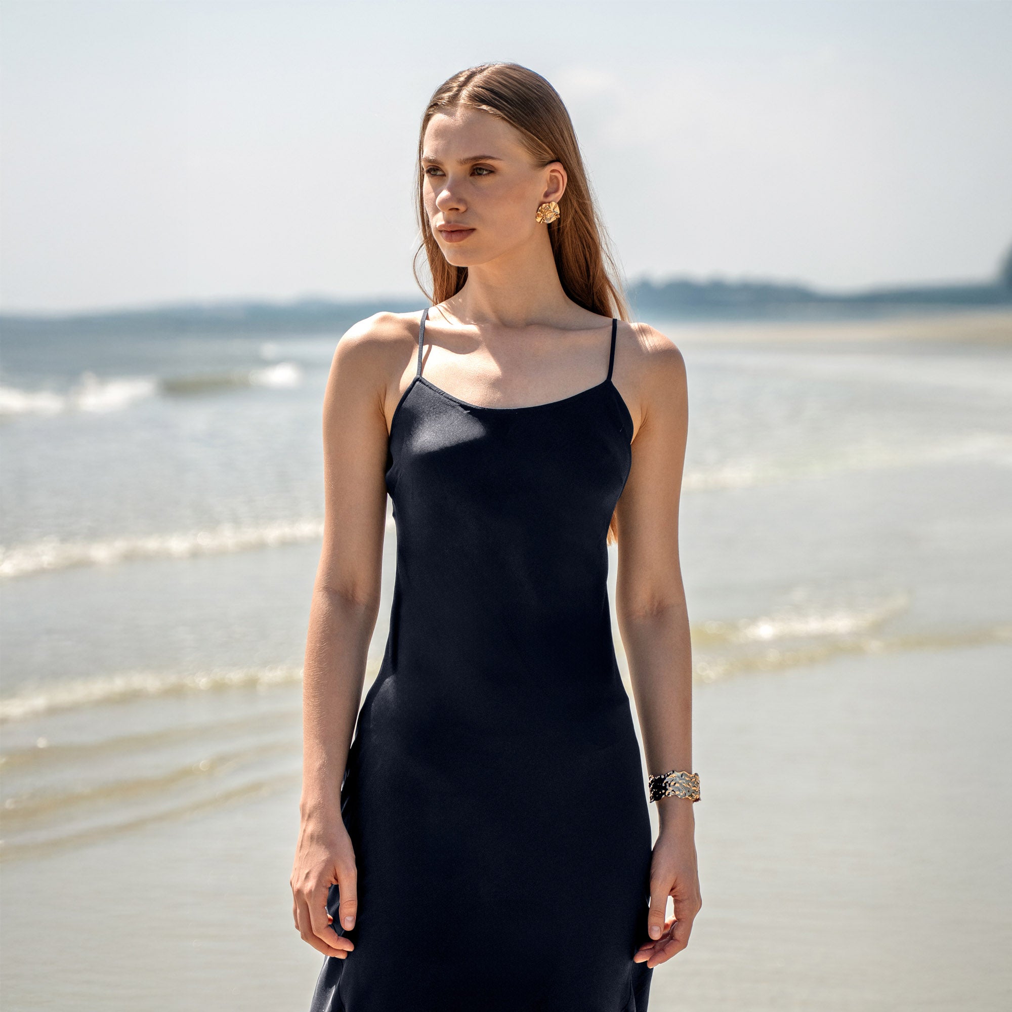 marlowe-1.jpg #color:Navy